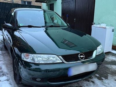 Grün Gebraucht 1999 Opel Vectra Limousine | 2.199 € (Etwas zu teuer)