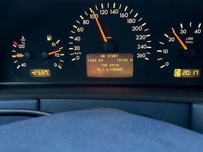 Usata Mercedes E280 Elegance 204 CV (150 kW) 2000 Argento Berlina