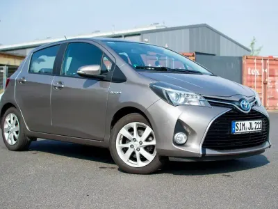 Gebraucht Toyota Yaris 101 PS (74 kW) 2014 Braun Kleinwagen