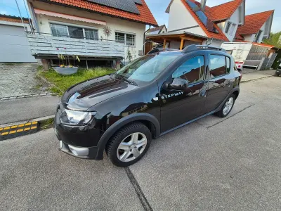 Gebraucht Dacia Sandero Stepway 90 PS (66 kW) 2015 Schwarz Limousine