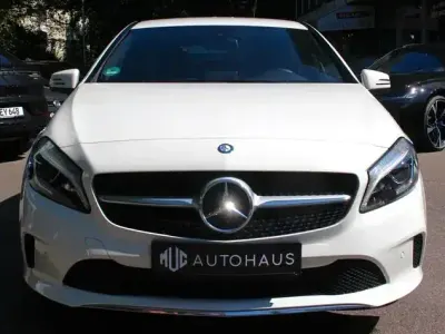 Używany Mercedes A180 122 KM (89 kW) 2016 Biały Sedan/Limuzyna