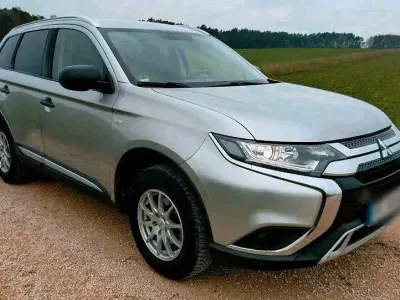 Gebraucht Mitsubishi Outlander Edition+ 150 PS (110 kW) 2019 Silber SUV