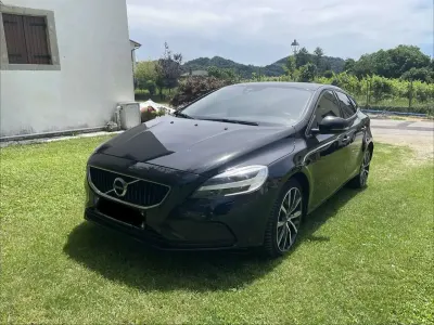 Gebraucht Volvo V40 Momentum 150 PS (110 kW) 2017 Limousine