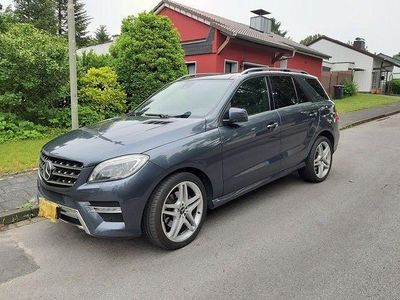 Grau Gebraucht 2012 Mercedes ML350 AMG SUV | 19.999 € (Etwas zu teuer)
