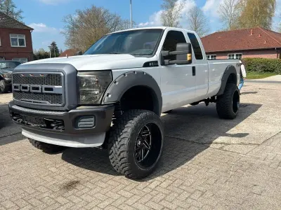 Gebraucht Ford V8 400 PS (294 kW) 2012 Weiß Pickup
