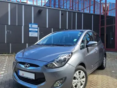Gebraucht Hyundai ix20 Classic 90 PS (66 kW) 2013 Silber Kleinwagen