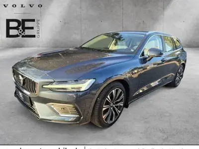 Używany Volvo V60 Ultimate 455 KM (334 kW) 2022 Niebieski Kombi
