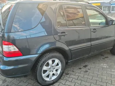 Gebraucht Mercedes ML270 163 PS (119 kW) 2002 Blau SUV