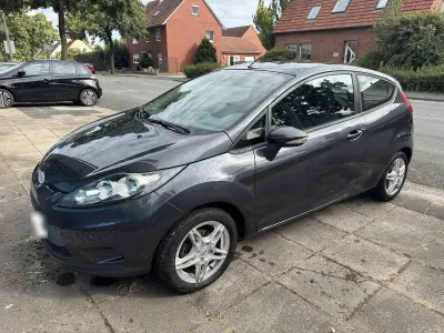 Gebraucht Ford Fiesta 82 PS (60 kW) 2010 Grau Kleinwagen