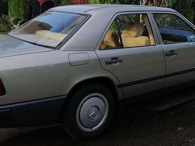Grau Gebraucht 1989 Mercedes 200 Limousine | 6.900 €
