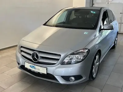 Gebraucht Mercedes B180 109 PS (80 kW) 2013 Silber Van / Kleinbus