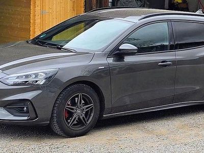Grau Gebraucht 2021 Ford Focus ST-Line Kombi | 17.000 € (Fairer Preis)