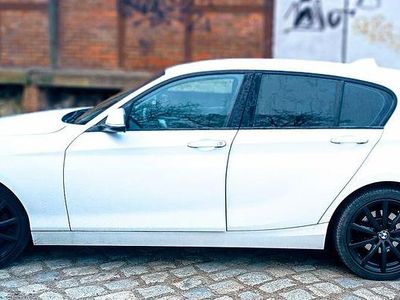 Gebraucht BMW 120 Advantage 184 PS (135 kW) 2017 Weiß Kleinwagen