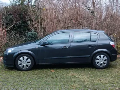 Gebraucht Opel Astra 105 PS (77 kW) 2004 Schwarz Limousine