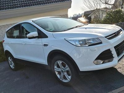 Gebraucht Ford Kuga 150 PS (110 kW) 2016 Weiß SUV