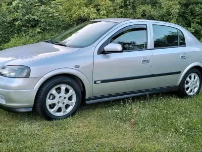 Gebraucht Opel Astra 101 PS (74 kW) 2003 Silber Coupé