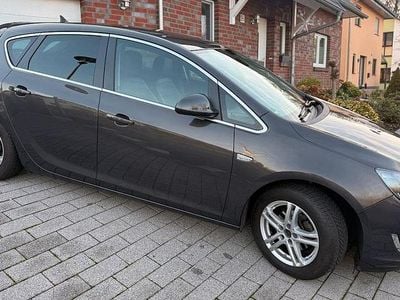 Gebraucht Opel Astra Exklusiv 140 PS (102 kW) 2015 Grau Limousine