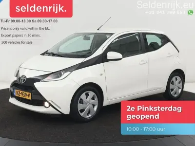 Używany Toyota Aygo X-play 69 KM (50 kW) 2016 Biały Hatchback