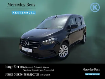 Gebraucht Mercedes T180 Progressive 131 PS (96 kW) 2023 Loparitschwarz Van / Kleinbus