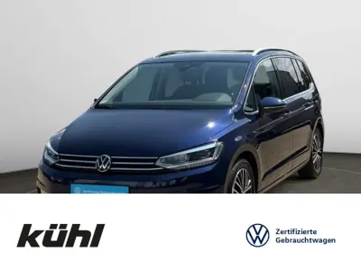 Gebraucht VW Touran Highline 150 PS (110 kW) 2023 Atlantik blue metallic Van / Kleinbus
