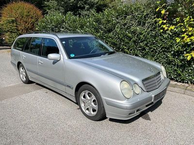 Mercedes E200