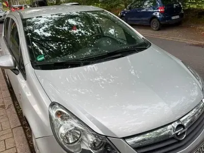 Gebraucht Opel Corsa Edition 69 PS (50 kW) 2010 Silber Kleinwagen