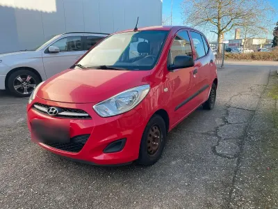 Gebraucht Hyundai i10 70 PS (51 kW) 2013 Rot Kleinwagen