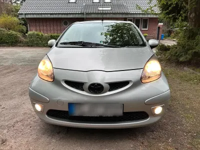 Gebraucht Toyota Aygo 69 PS (50 kW) 2006 Silber Kleinwagen