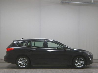 Obsidianschwarz metallic Gebraucht 2020 Ford Focus Cool & Connect Limousine | 10.480 € (Superpreis)