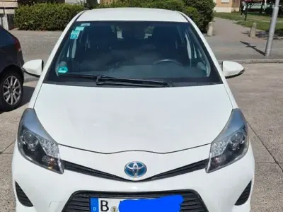 Gebraucht Toyota Yaris Multidrive S 75 PS (55 kW) 2013 Weiß Kleinwagen