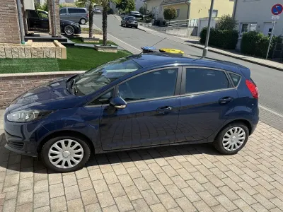 Gebraucht Ford Fiesta Ambiente 60 PS (44 kW) 2015 Blau Kleinwagen