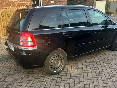 Schwarz Gebraucht 2010 Opel Zafira Selection Van / Kleinbus | 5.500 € (Teuer)