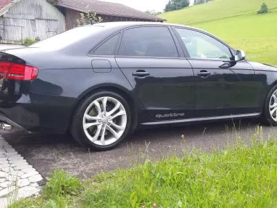 Używany Audi S4 333 KM (244 kW) 2010 Czarny Sedan/Limuzyna