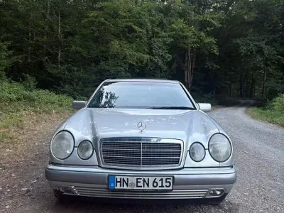 Gebraucht Mercedes E280 Elegance 204 PS (150 kW) 1997 Silber Limousine