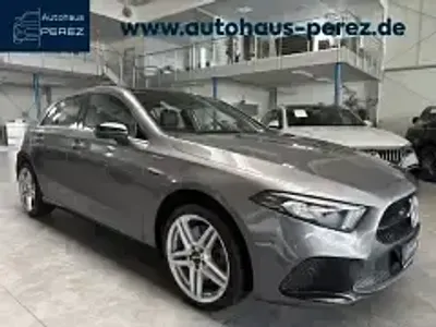 Używany Mercedes A250 Style 218 KM (160 kW) 2021 Szary Sedan/Limuzyna
