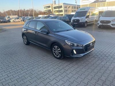 Grau Gebraucht 2017 Hyundai i30 Trend Limousine | 11.000 € (Guter Preis)