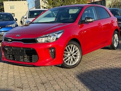 Gebraucht Kia Rio DREAM-TEAM Edition 84 PS (61 kW) 2017 Rot Limousine