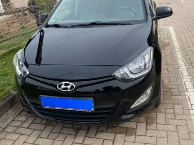 Gebraucht Hyundai i20 Classic 86 PS (63 kW) 2014 Schwarz Kleinwagen