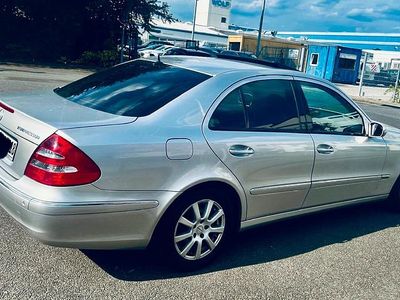 Mercedes E200