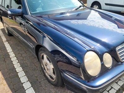 Mercedes E220