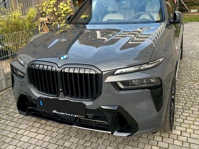 Second-hand BMW X7 M Sport 340 CP (250 kW) 2025 Gri SUV
