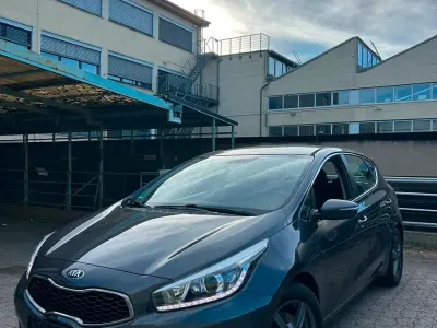 Gebraucht Kia Ceed 99 PS (72 kW) 2012 Grau Kleinwagen