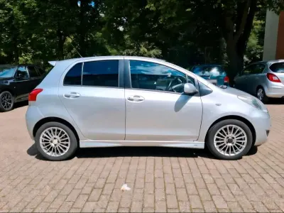 Gebraucht Toyota Yaris Executive 101 PS (74 kW) 2009 Silber Kleinwagen