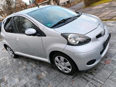 Silber Gebraucht 2011 Toyota Aygo Kleinwagen | 3.830 € (Fairer Preis)