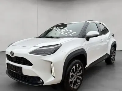 Neu Toyota Yaris Cross 130 PS (95 kW) 2026 Grün SUV