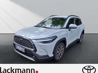Weiss Neu 2025 Toyota Corolla Cross Team SUV | 34.889 € (Fairer Preis)