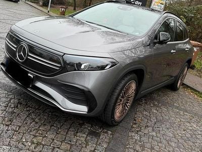 Grau Gebraucht 2022 Mercedes EQA300 AMG line SUV | 34.567 € (Fairer Preis)