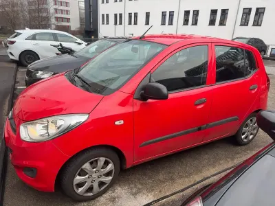 Gebraucht Hyundai i10 69 PS (50 kW) 2012 Rot Kleinwagen