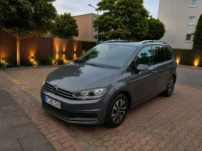 Gebraucht VW Touran Active 122 PS (89 kW) 2022 Grau Van / Kleinbus