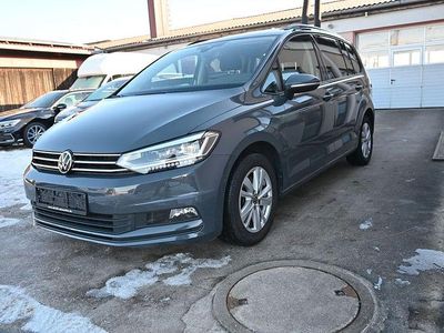 Grau Gebraucht 2022 VW Touran Highline Van / Kleinbus | 27.500 € (Fairer Preis)